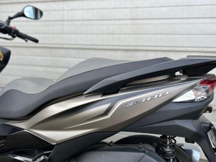 Foto van Kawasaki J300 SE ABS 2020 TOPSTAAT A2 35kw AUTOMAAT