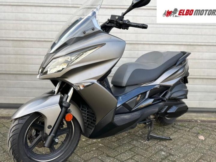 Foto van Kawasaki J300 SE ABS 2020 TOPSTAAT A2 35kw AUTOMAAT
