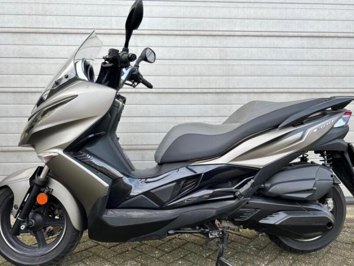 Foto van Kawasaki J300 SE ABS 2020 TOPSTAAT A2 35kw AUTOMAAT