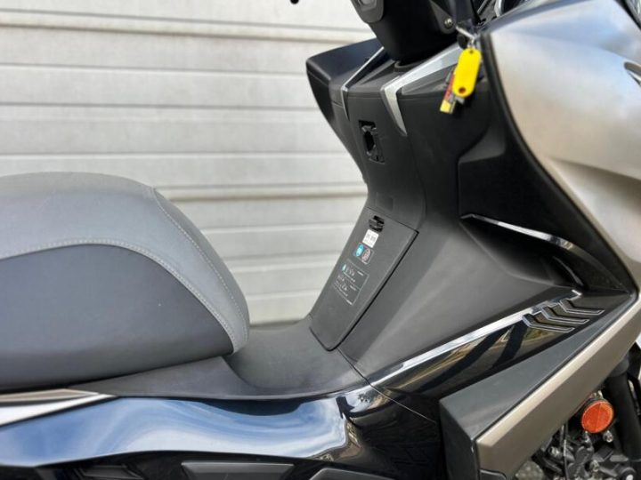 Foto van Kawasaki J300 SE ABS 2020 TOPSTAAT A2 35kw AUTOMAAT