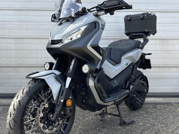 Foto van Honda X-ADV 750 Nardo Grey Full Option AKRAPOVIC 2019 A2 mog