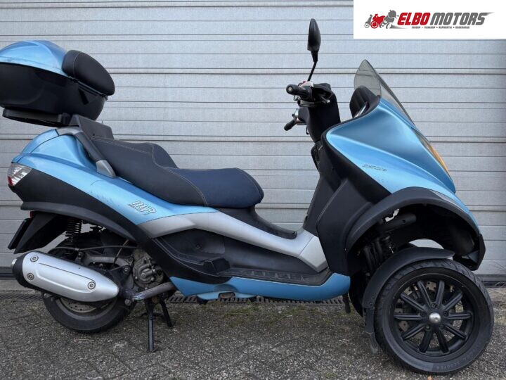 Foto van Piaggio MP3 250 RL Blauw MOTORRIJBEWIJS
