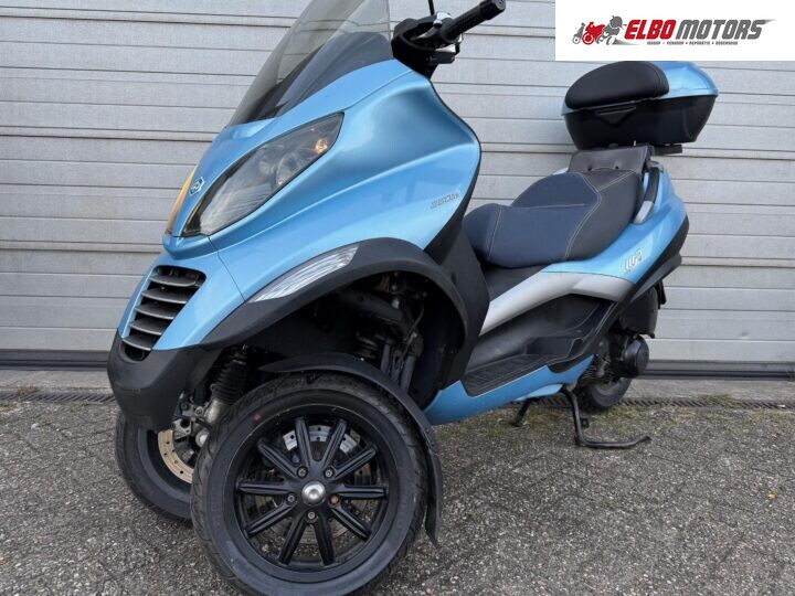 Foto van Piaggio MP3 250 RL Blauw MOTORRIJBEWIJS