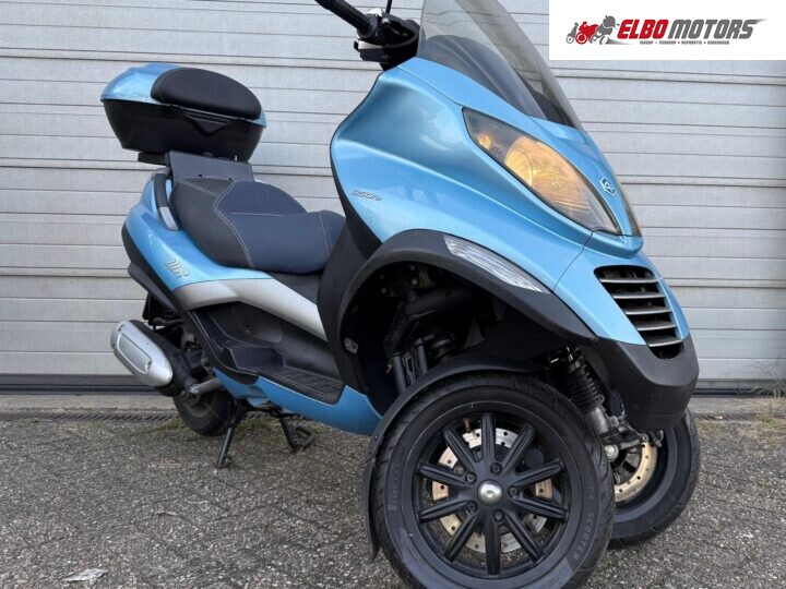 Foto van Piaggio MP3 250 RL Blauw MOTORRIJBEWIJS