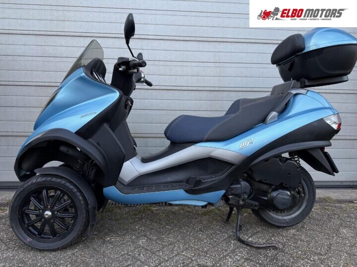 Foto van Piaggio MP3 250 RL Blauw MOTORRIJBEWIJS